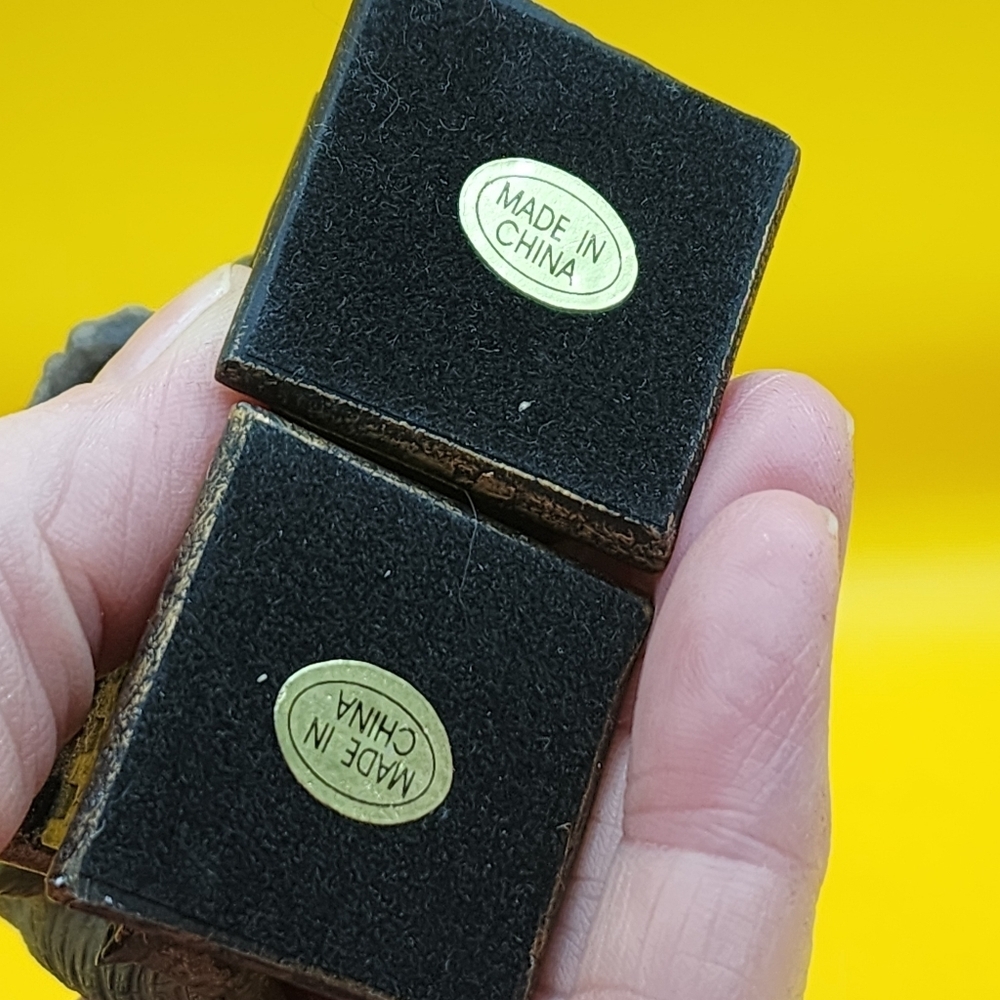 2 Wild Animals of Africa Elephants Brown Black Chess Pieces Ben Homer 2002 - Picture 9 of 9